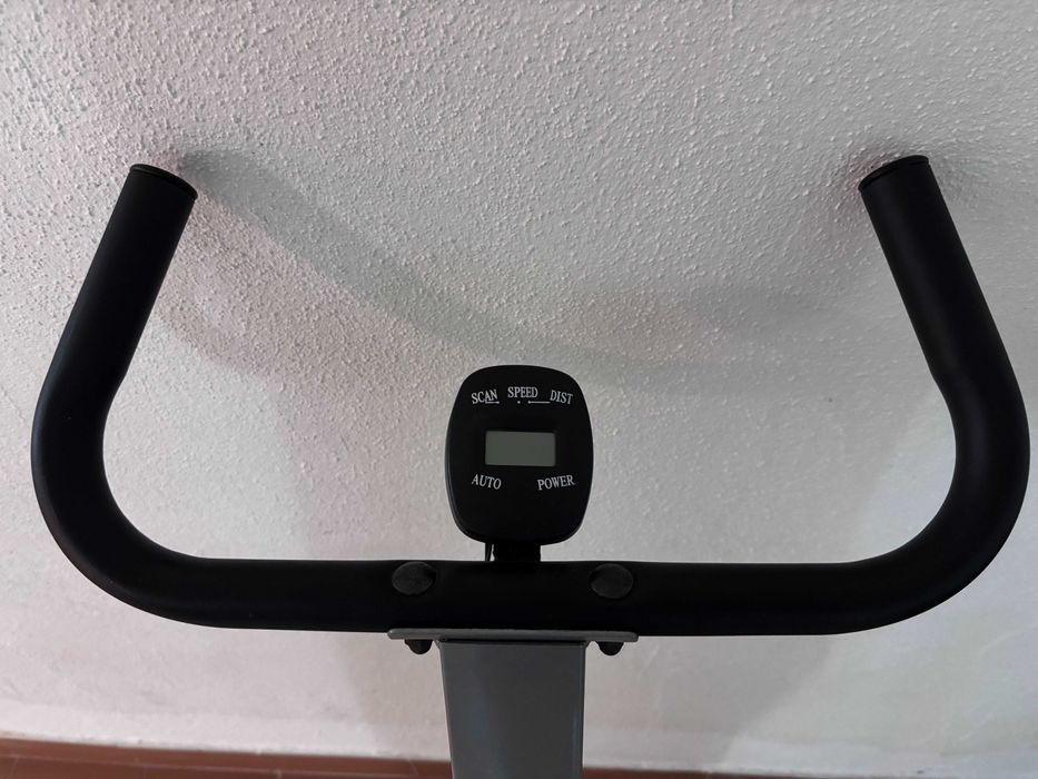 Bicicleta Estática Fitness Line - Compacta