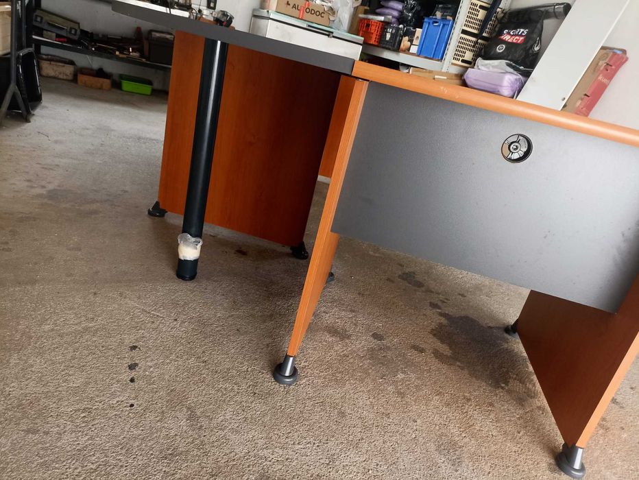 Secretária com Canto e Bloco de Gavetas