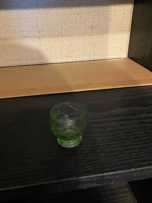 copo de licor pequeno verde