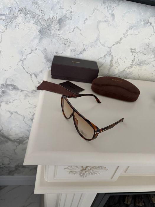 Очки солнцезащитные Tom Ford тренд 2026 маска