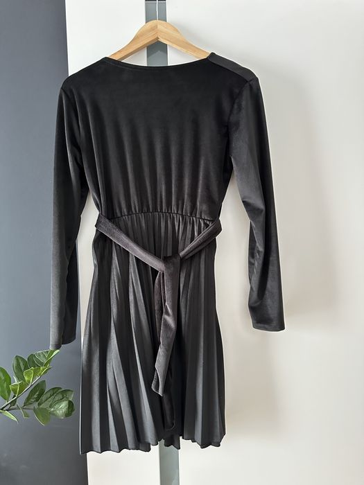 Czarna sukienka plisowana welurowa r S/ M