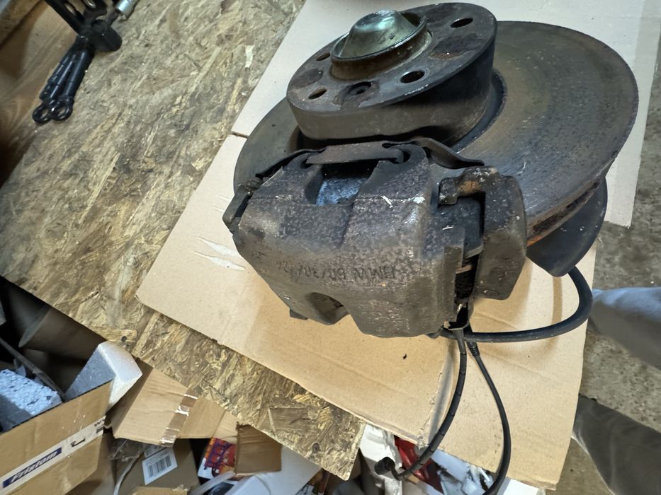 Tarcza kotwiczna osłona tarczy zacisk przód piasta BMW E38 740i