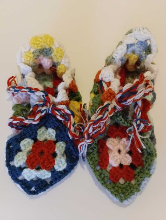 Botinhas de lã feitas a mão