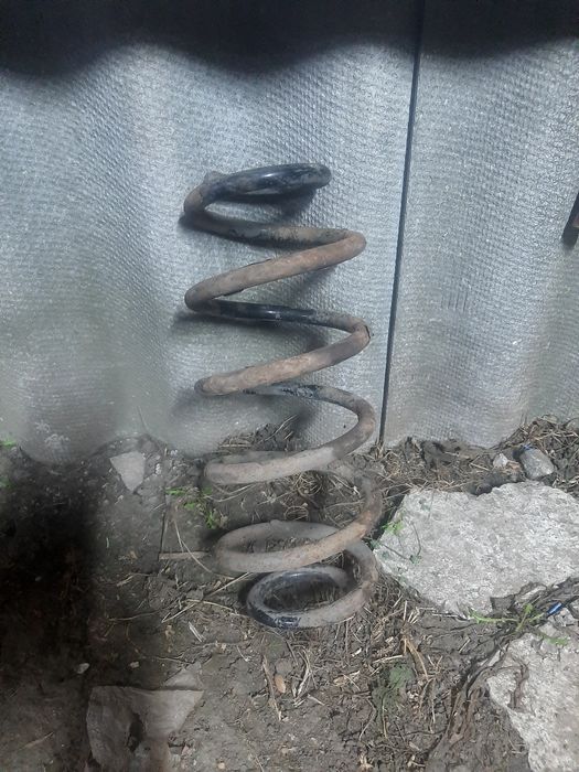 Продам пружину переднюю WV Passat B 5