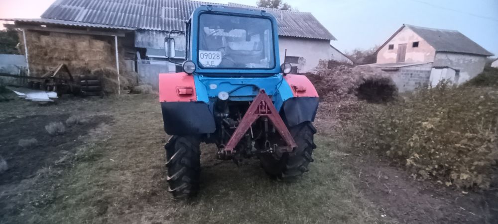 Трактор МТЗ 80 .