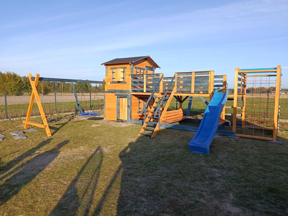 Plac zabaw , huśtawka, domek dla dzieci model Gołaczów