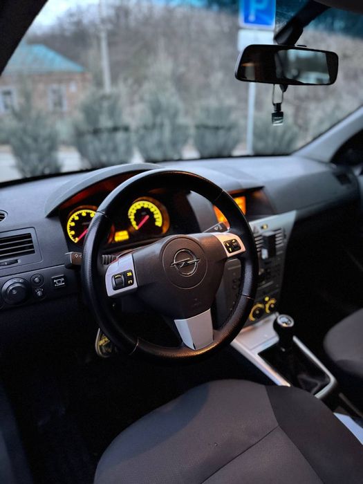 Опель астра н 2013 рік 1.6 газ/бензин