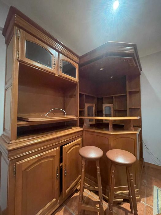 Armário com Bar, base para TV e arrumação