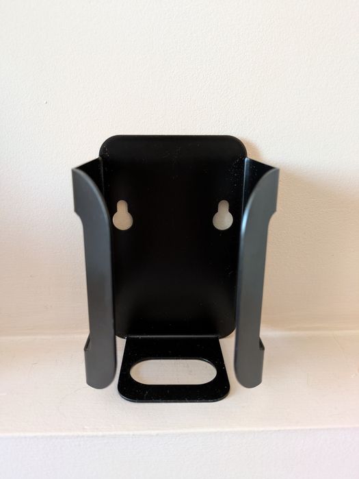 Металевий настінний тримач для пляшки 0,5л