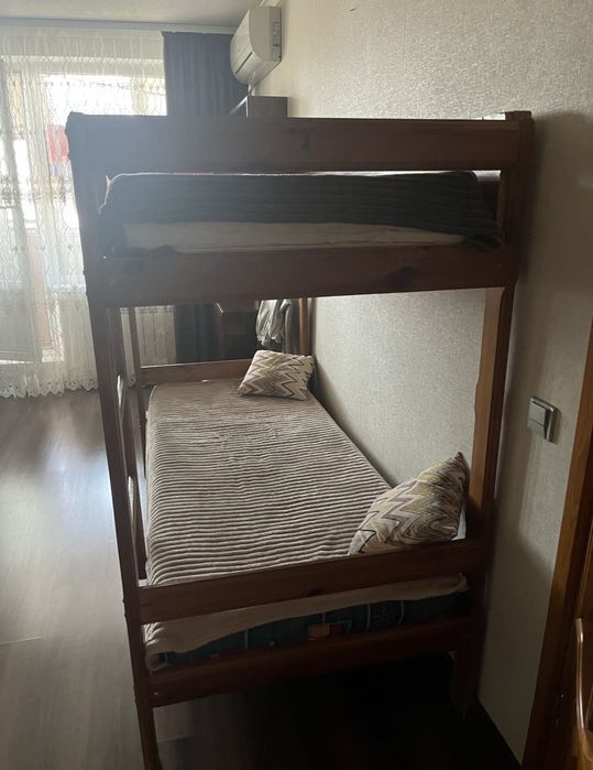 Двоярусне ліжко з масиву дерева