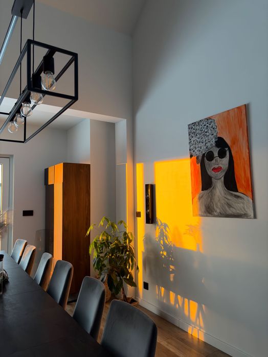 Obraz kobiety z kwiatem