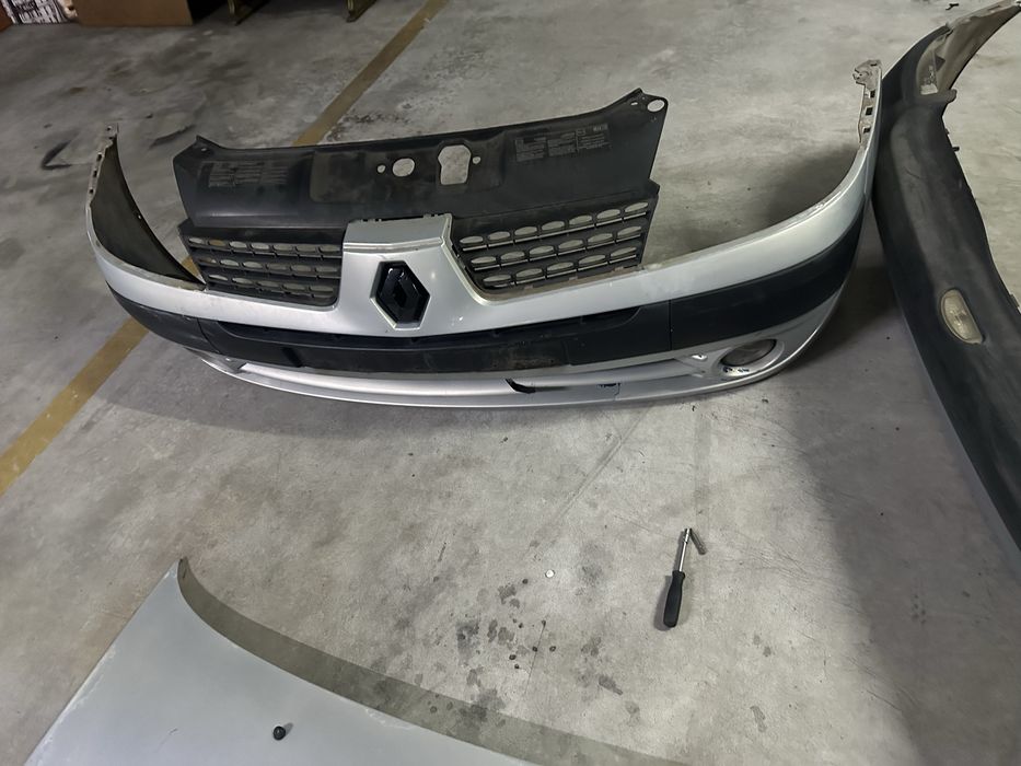Parachoques frt trs+ capot clio 2