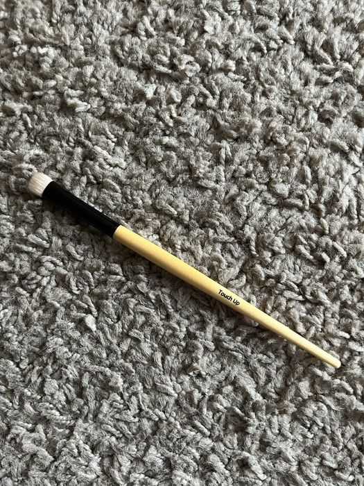 Bobbi Brown Touch Up pędzel do makijażu pędzelek
