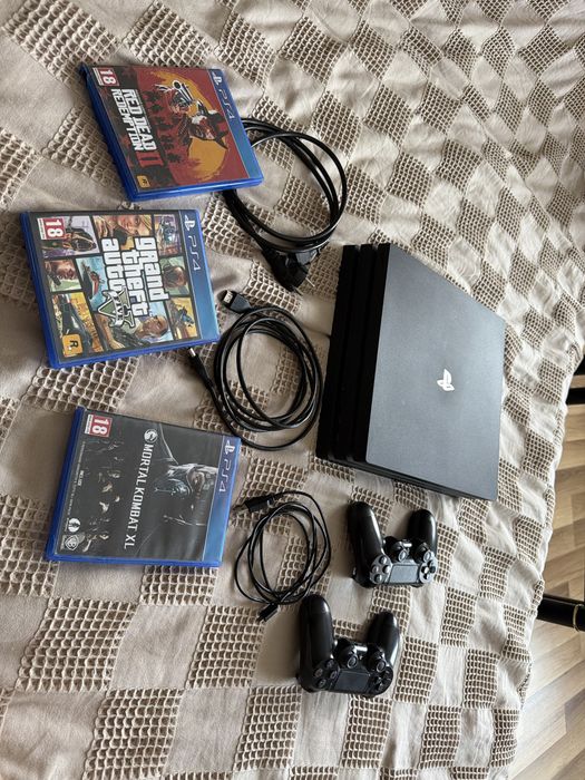 PS 4 pro в гарному стані!