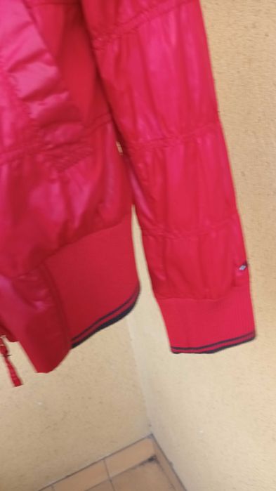 Blusão leve vermelho