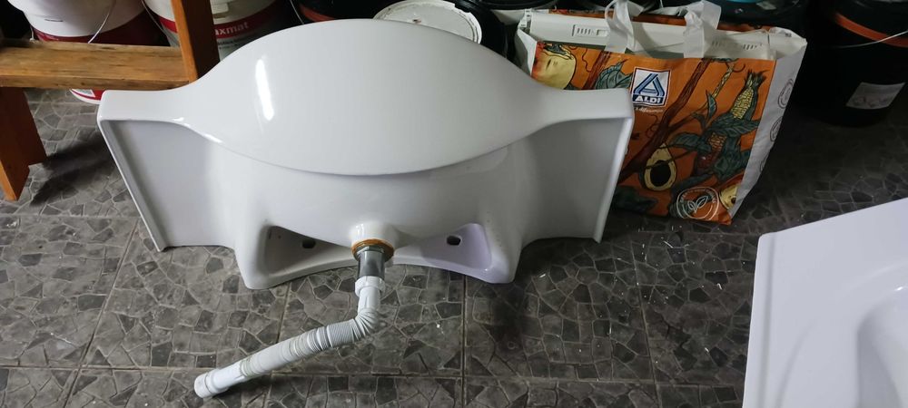 2 Lavatórios de móvel de casa de banho