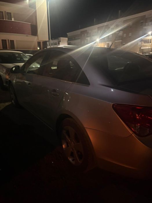 Vendo carro familiar como novo. Mais informaçao entrar em contacto