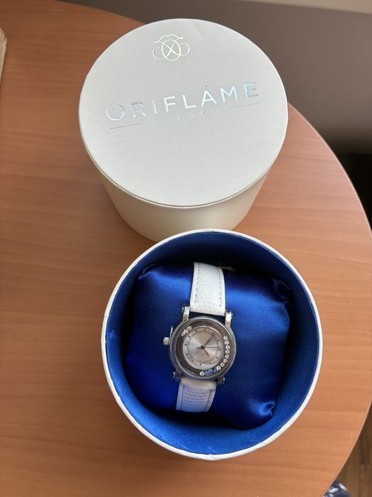 Часы от компании Орифлейм