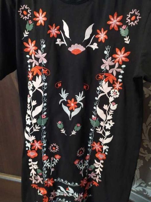 Плаття з вишивкою
