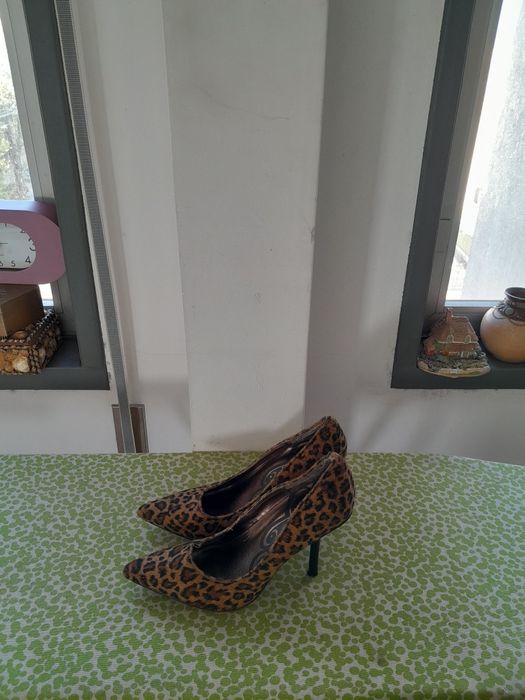 Vendo Sapatos de Senhora muito bonitos como novos