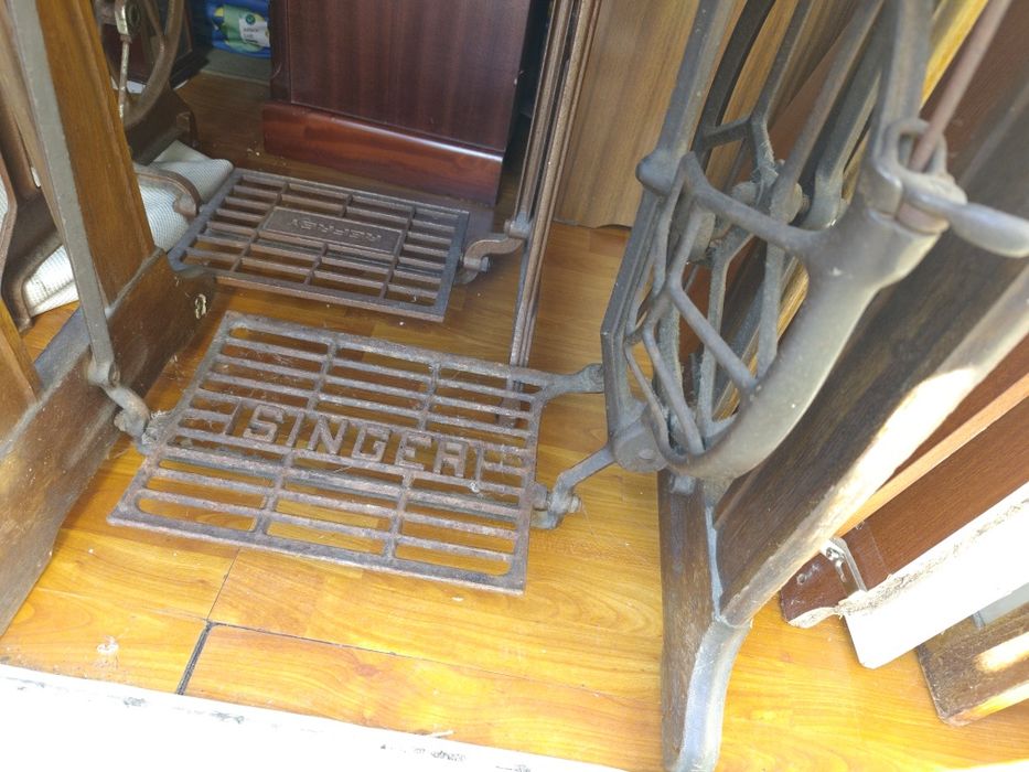Máquina de costura antiga Singer