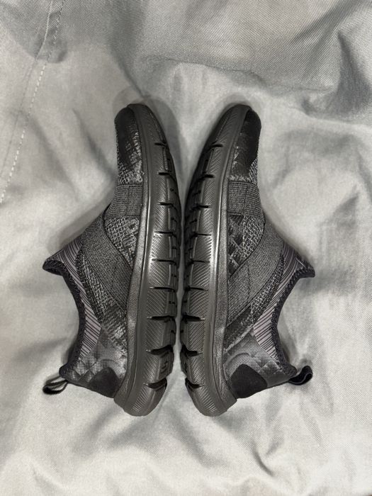 Кроссовки ТМ Skechers в отличном состоянии