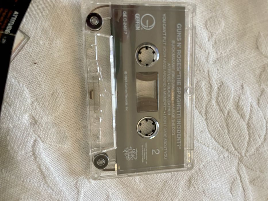 Cassestes Ac Dc - Guns n Roses - Resistencia