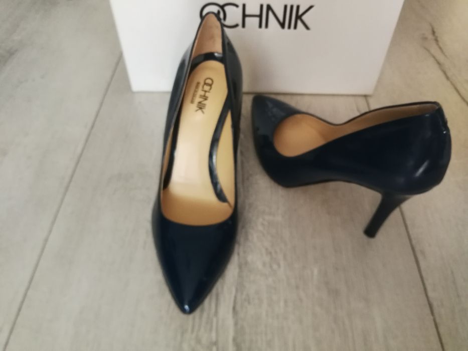 Szpilki Ochnik granatowe lakier