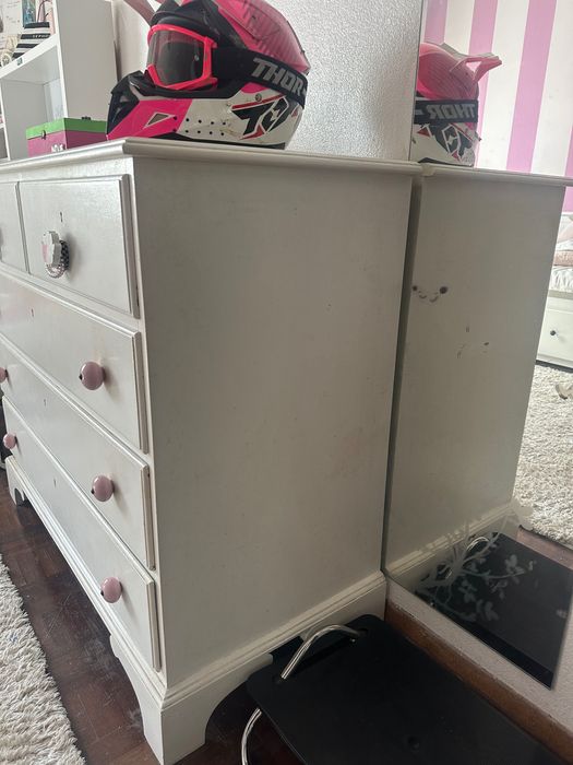 Comoda branca com 5 gavetas