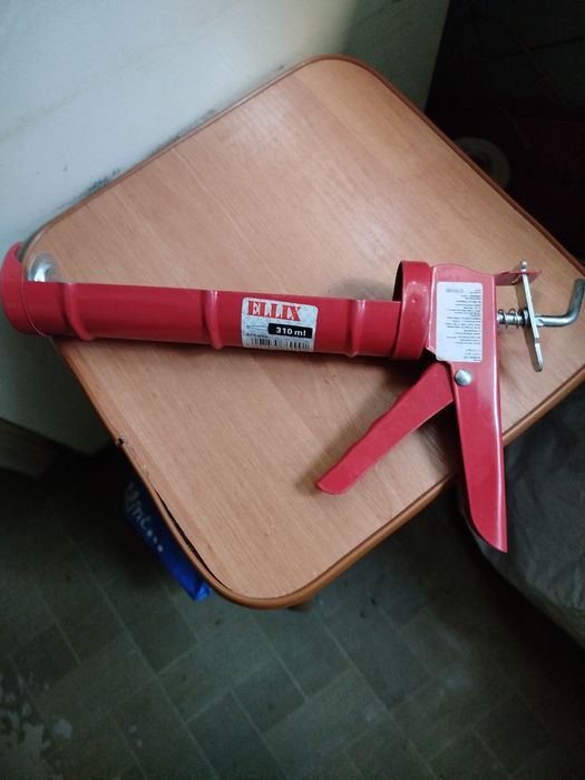 Продам пистолет для герметика