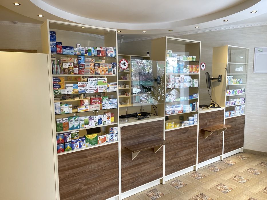 Меблі в аптеку нові