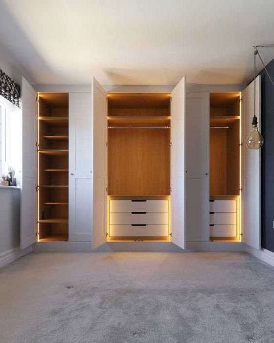 Вбудована шафа із підсвічуванням. Гардеробна система зберігання