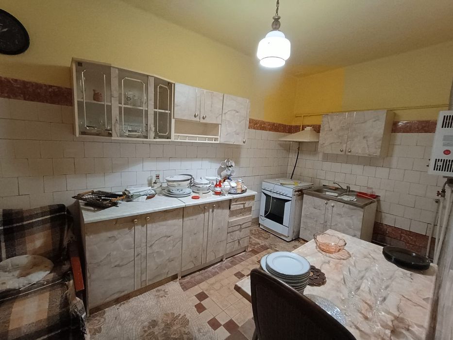 Терміново продається двоповерховий будинок у центрі міста по вул. Стрі