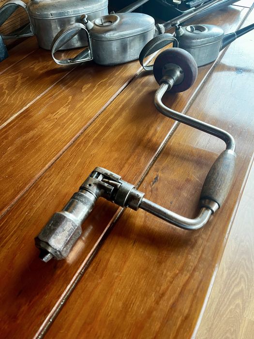 Antigo maquina de furar manual