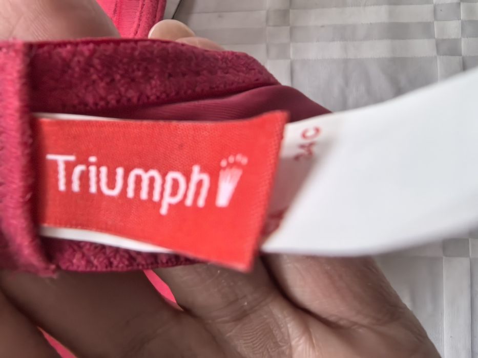 Viralowy biustonosz damski marki Triumph rozmiar 75C