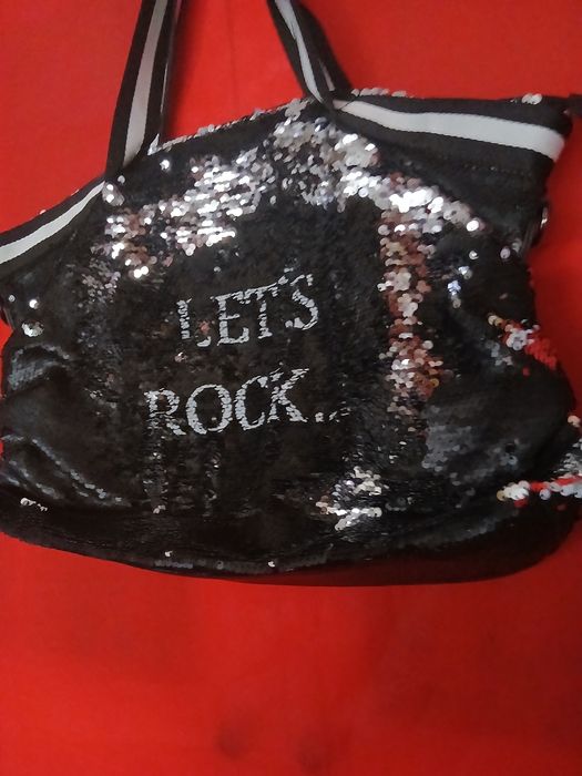 Bolso maravilhoso em payetes
