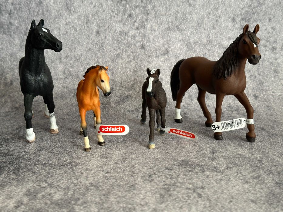 Schleich - zestaw 2 konie + 2 źrebaki 17123, 17124, 17077, 17127 nowe