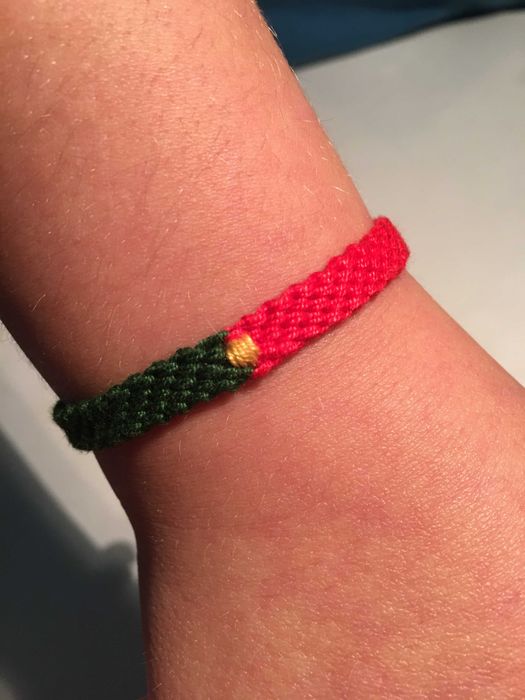 Pulseira de Portugal em macramé