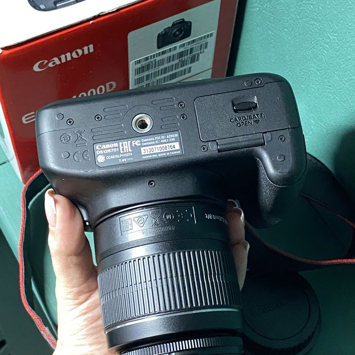 Продаю Canon 4000D з обʼєктивом  18-55 DC III
