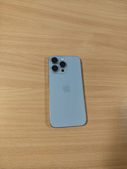 iPhone 15 pro max + case spigen ZeroOne edition