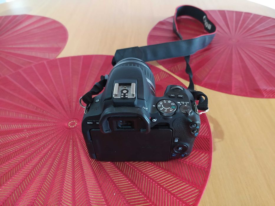 Câmara Canon EOS 200 D