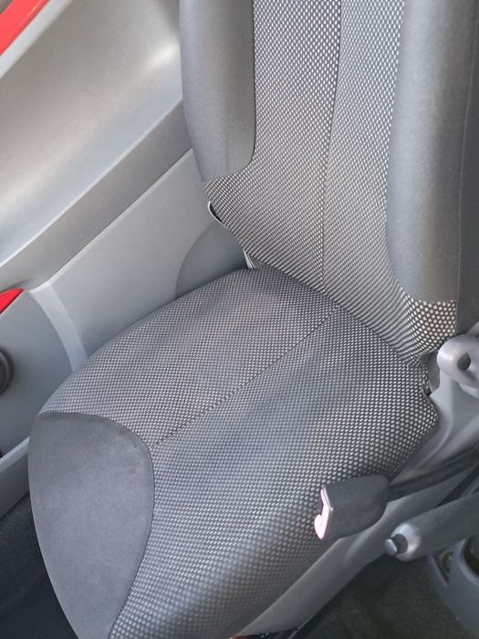 Toyota aygo czerwony