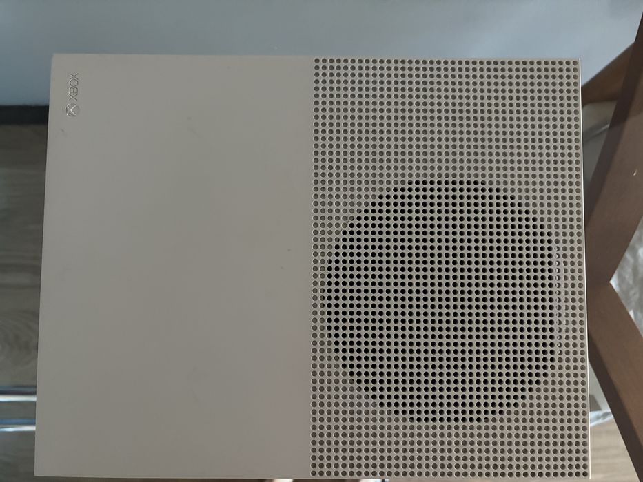 Xbox One S - 1TB em optimo estado