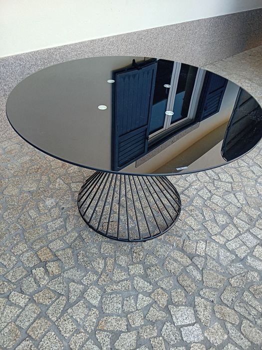Mesa de vidro sem as cadeiras em otimo estado
