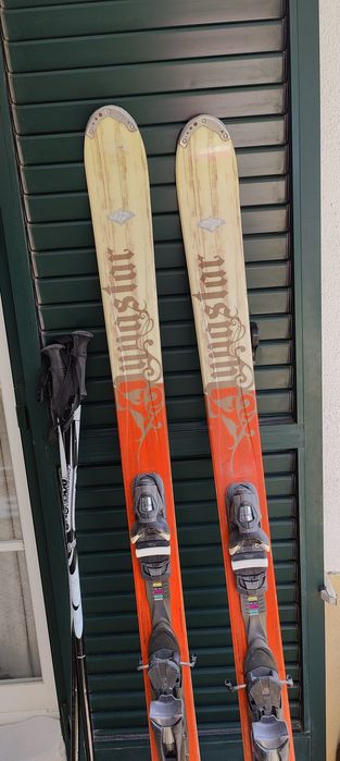Skis Dynastar all mountain