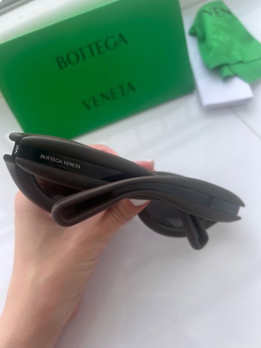 Окуляри BOTTEGA VENETA
Black & Brown Hem Sunglasses