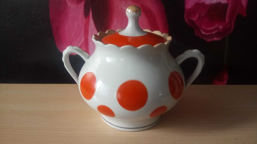 Фарфоровая посуда "Горох"(чайнички, сахарницы, чашки).