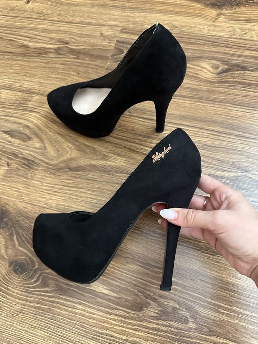 Жіночі чорні туфлі на підборах
