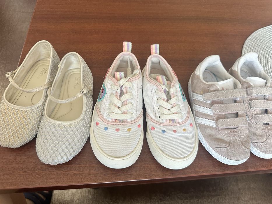 Дитяче взуття для дівчинки