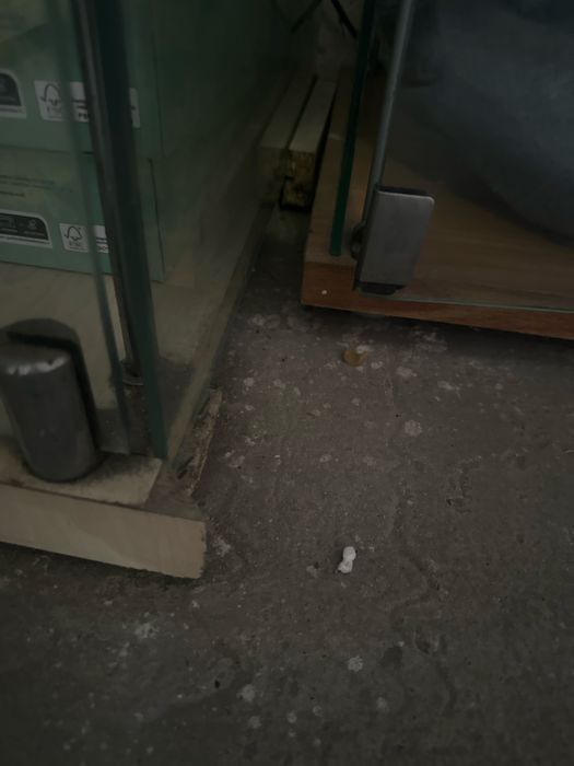 Dwie Szklane Gablotki z Ledami